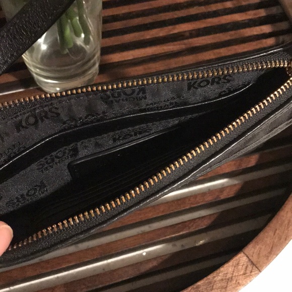 Michael Kors wristlet - Picture 3 of 7